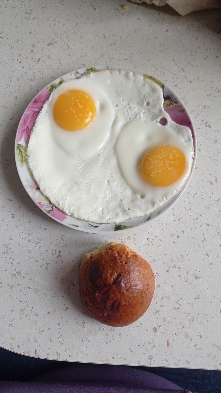 Fried Eggs With Bread Roll