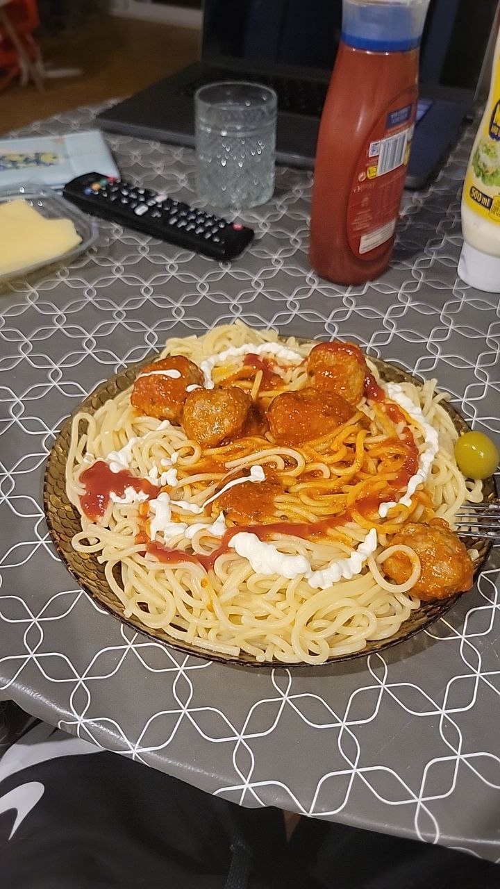 Spaghetti And Meatballs With Sauces