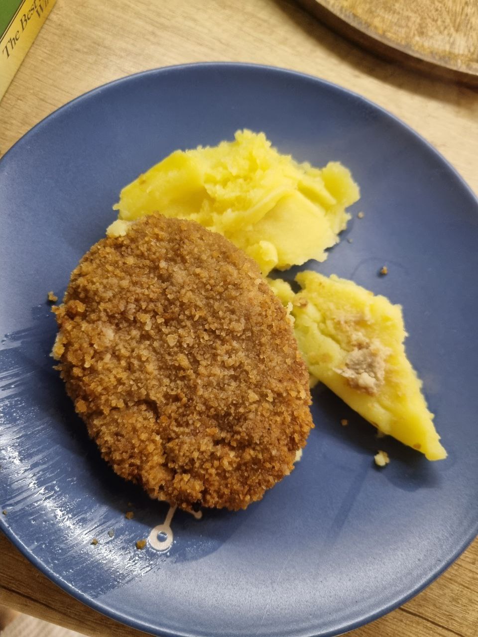 Breaded And Fried Cutlet With Mashed Potatoes