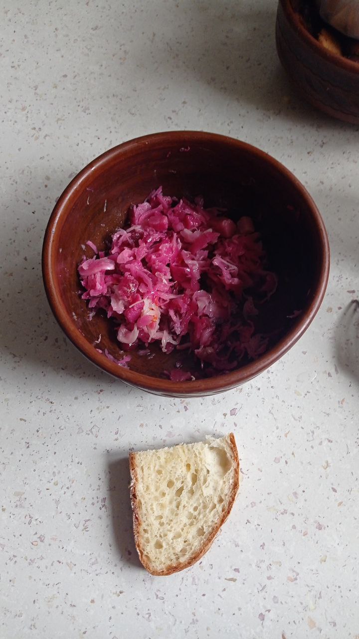 Pickled Red Cabbage With Bread