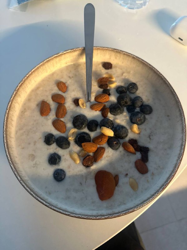 Oatmeal With Milk And Toppings