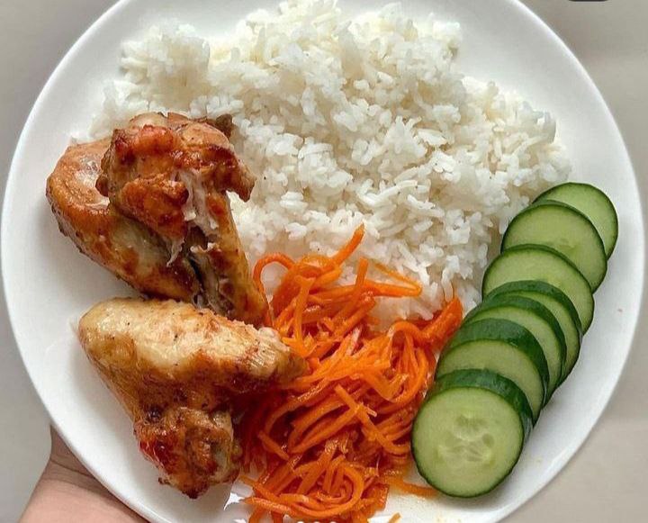 Grilled Chicken With White Rice And Vegetables