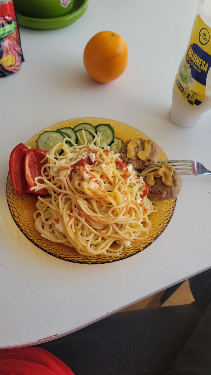 Pasta With Meat Patties And Vegetables