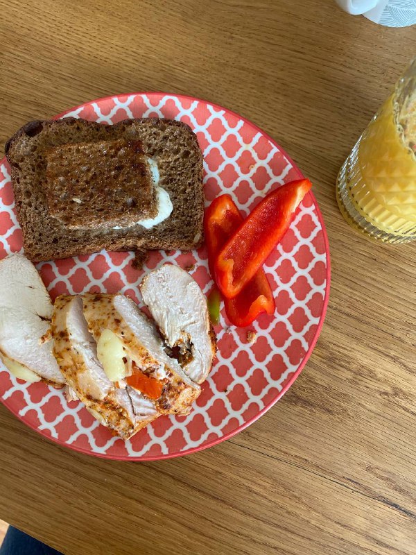 Grilled Chicken With Whole Grain Bread And Bell Pepper