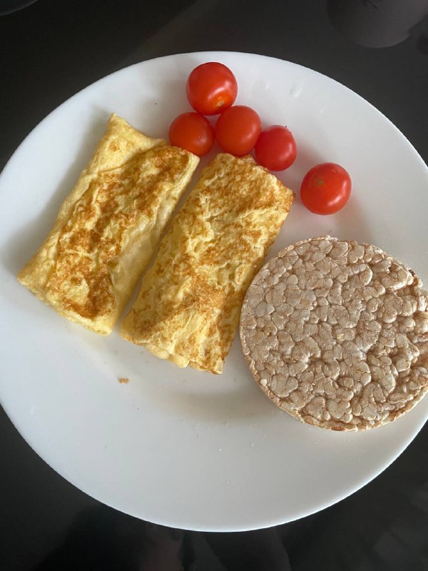 Omelette With Cherry Tomatoes And A Rice Cake