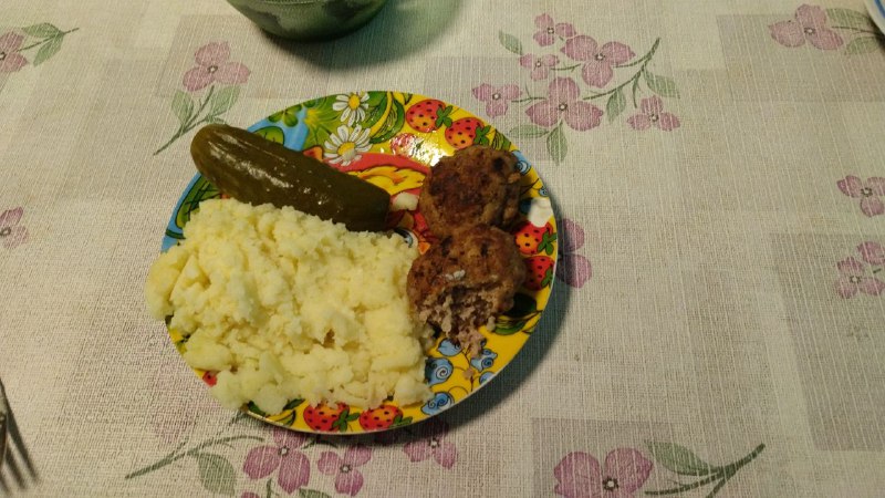 Mashed Potatoes With Meatballs And Pickle