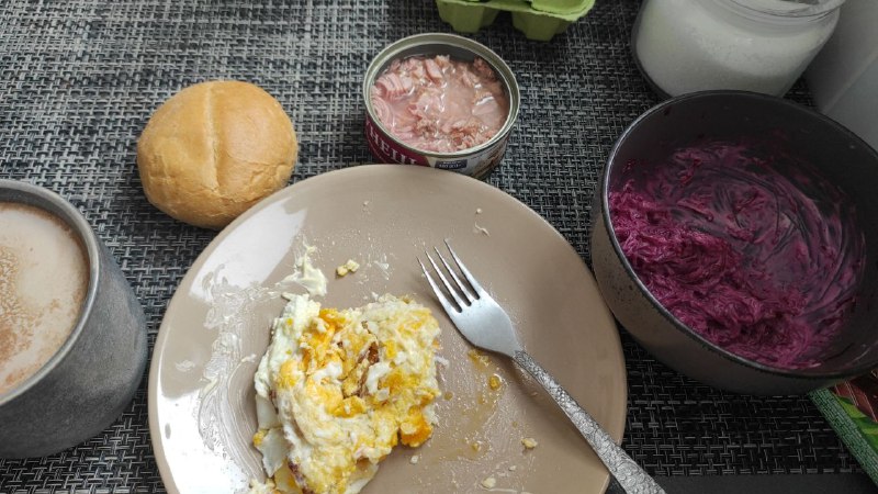 Scrambled Eggs With Side Salad