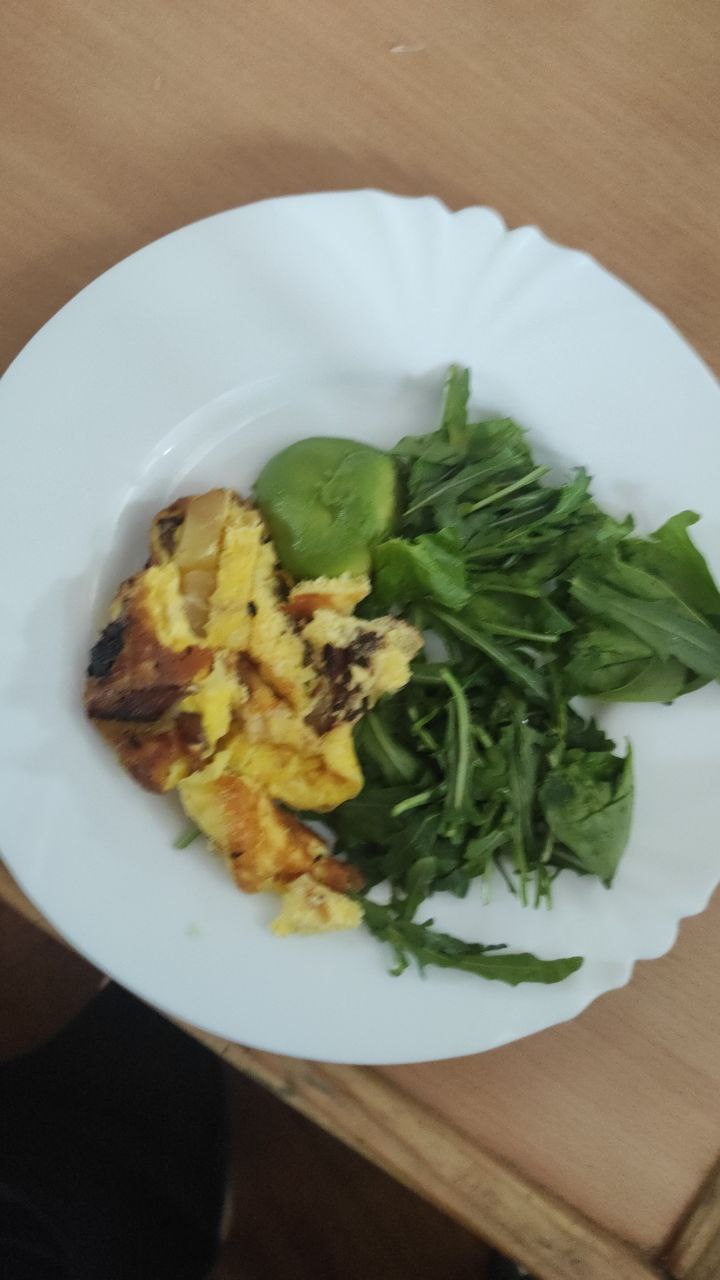 Scrambled Eggs With Avocado And Arugula Salad