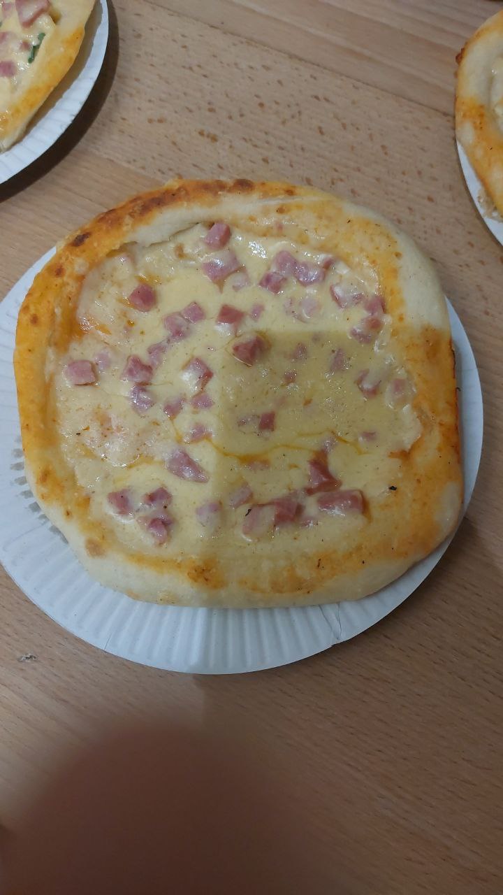 Pizza With Ham And Cheese