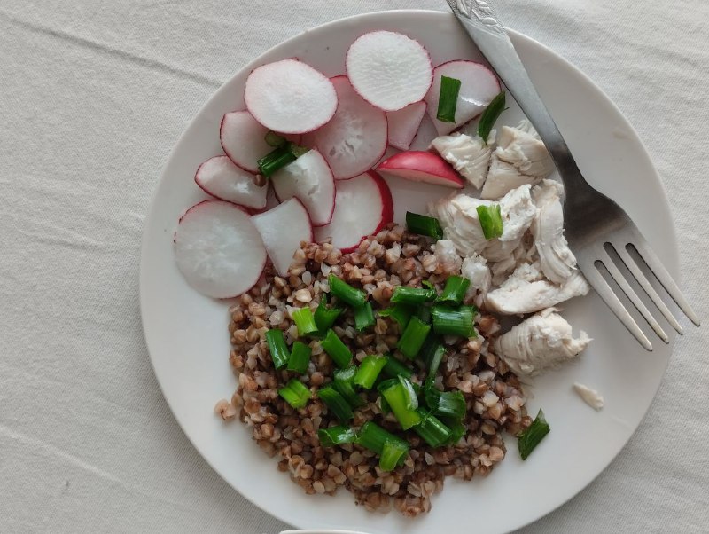 Buckwheat With Chicken And Radishes