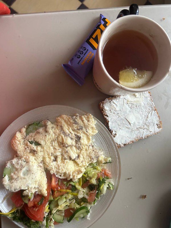 Omelette With Vegetables, Bread With Cream Cheese, Salad, And Tea With Lemon