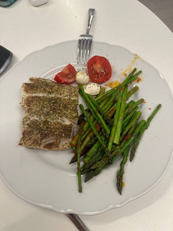 Baked White Fish With Seasoned Asparagus And Tomatoes With Mozzarella