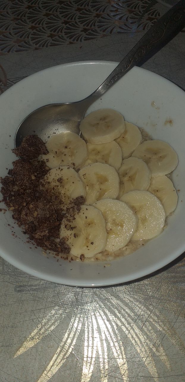 Banana Oatmeal With Chocolate Topping