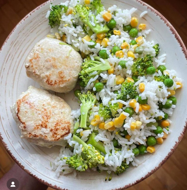 Vegetarian Rice And Vegetable Mix With Plant-based Patties
