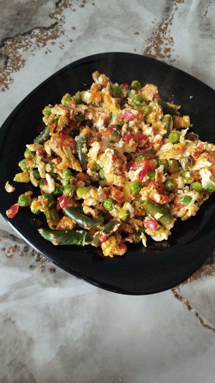 Scrambled Egg Dish With Vegetables