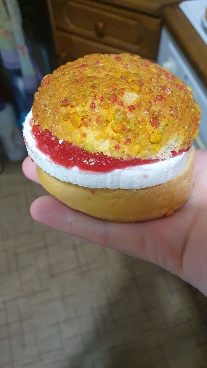Cookie Cream Sandwich With Jelly
