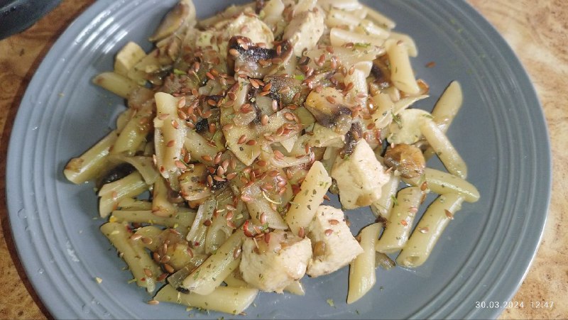 Chicken And Mushroom Pasta With Herbs And Seasonings