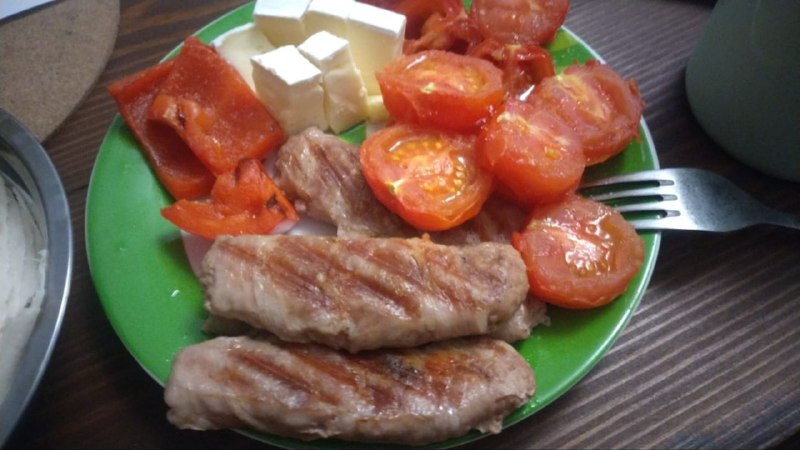 Grilled Pork With Cherry Tomatoes And Cheese