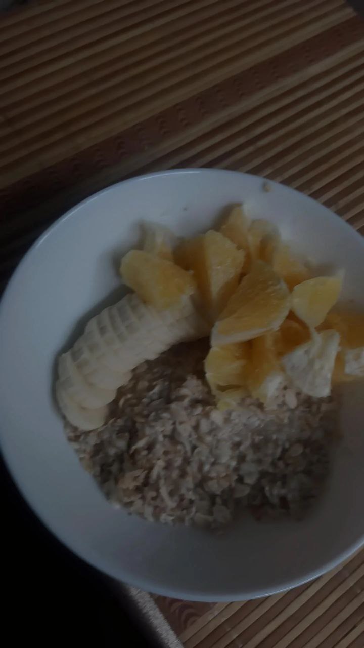 Oatmeal With Banana And Oranges