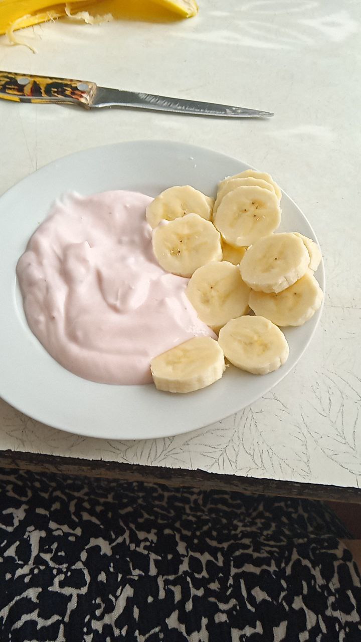 Banana Slices With Flavored Yogurt
