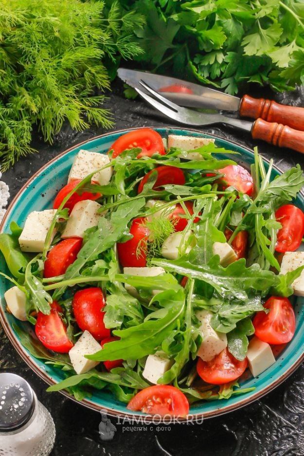 Arugula And Tomato Salad With Mozzarella
