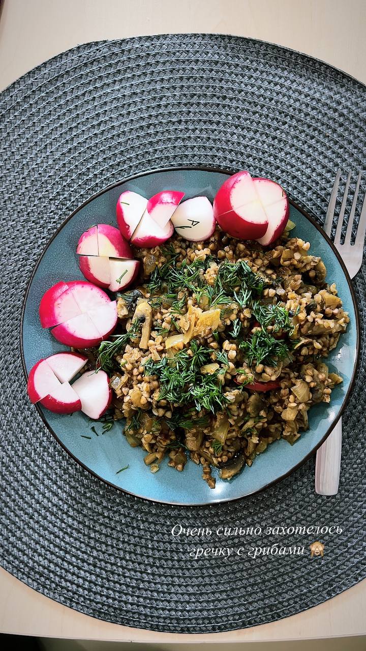 Grain Or Lentil-based Salad With Mushrooms, Herbs, And Radishes