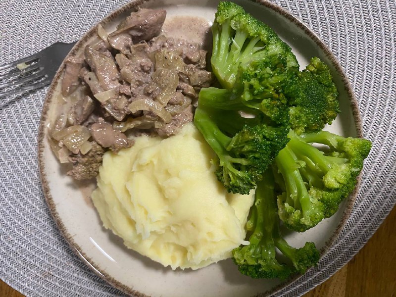 Beef Stroganoff With Mashed Potatoes And Steamed Broccoli