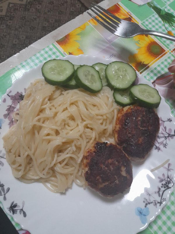 Spaghetti With Meat Patties And Sliced Cucumbers