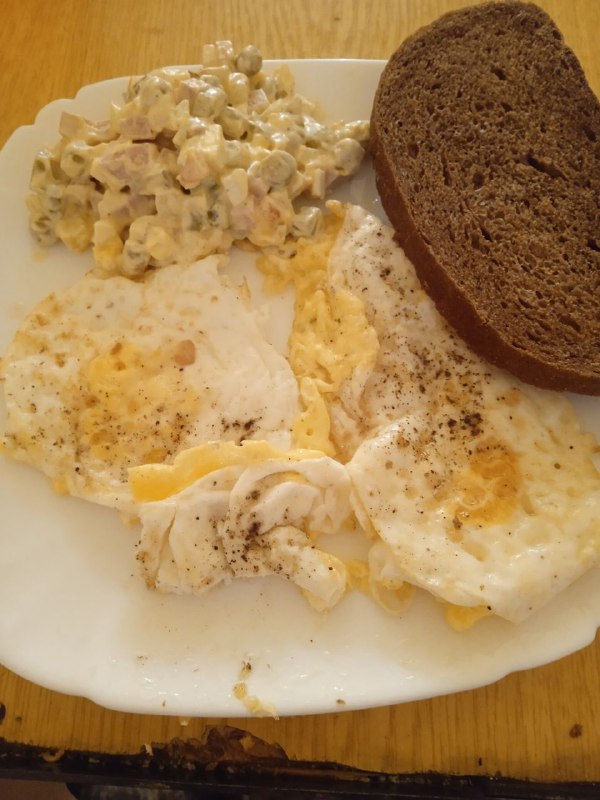 Breakfast/brunch Plate With Fried Eggs, Creamy Salad, And Rye Bread