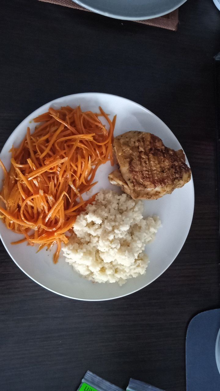 Grilled Chicken Breast With Carrot Salad And Mashed Cauliflower