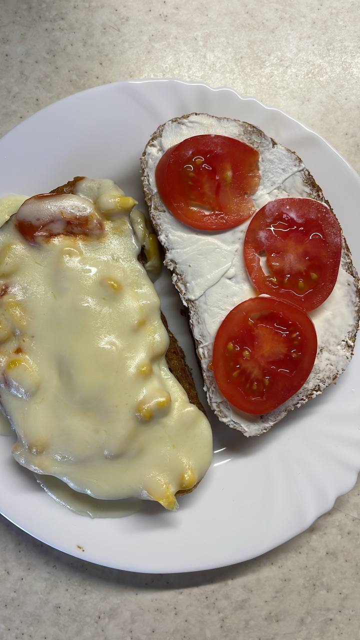 Open-faced Sandwich With Melted Cheese And Cream Cheese With Tomato