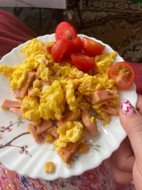 Scrambled Eggs With Ham And Tomatoes