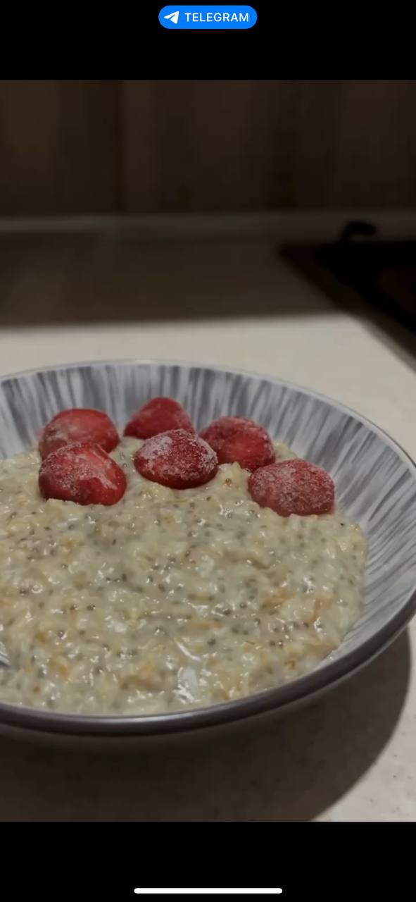Oatmeal With Strawberries