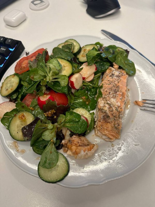 Grilled Salmon With Mixed Salad