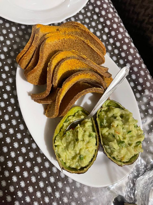 Guacamole With Toasted Bread