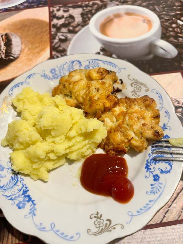 Grilled Chicken With Mashed Potatoes And Tomato Ketchup