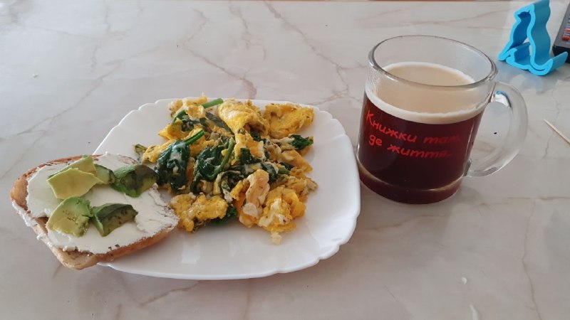 Scrambled Eggs With Spinach And Toast With Avocado
