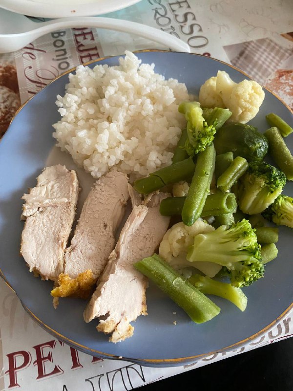 Grilled Chicken With Steamed Vegetables And White Rice