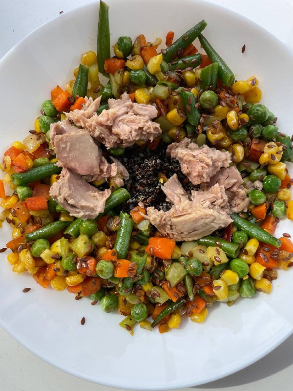 Tuna Salad With Mixed Vegetables And Seeds