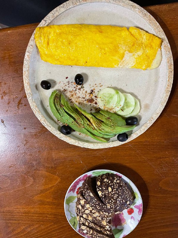 Omelette With Avocado And Olives, Served With Whole Grain Bread