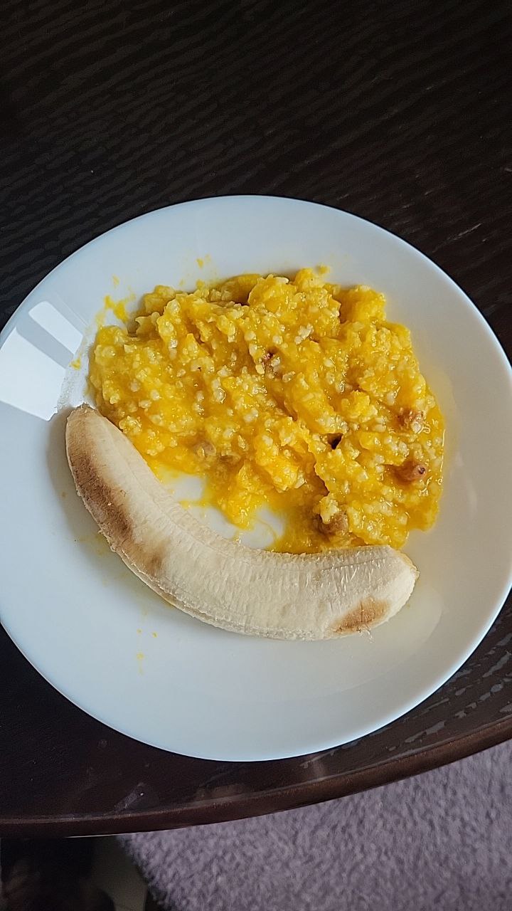 Scrambled Eggs With Cheese And Banana