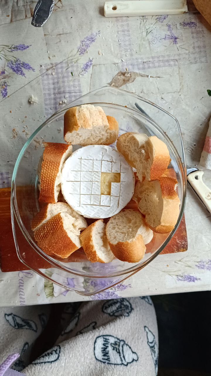 Baked Camembert with Bread