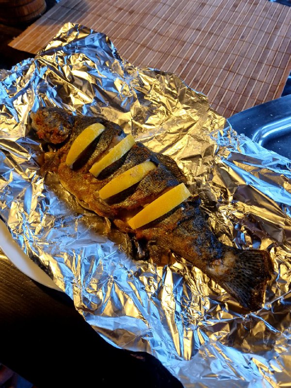 Baked Or Grilled Whole Fish With Lemon Slices