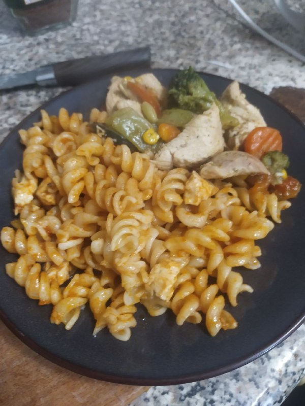 Pasta With Tomato-based Sauce, Mixed Vegetables, And Chicken