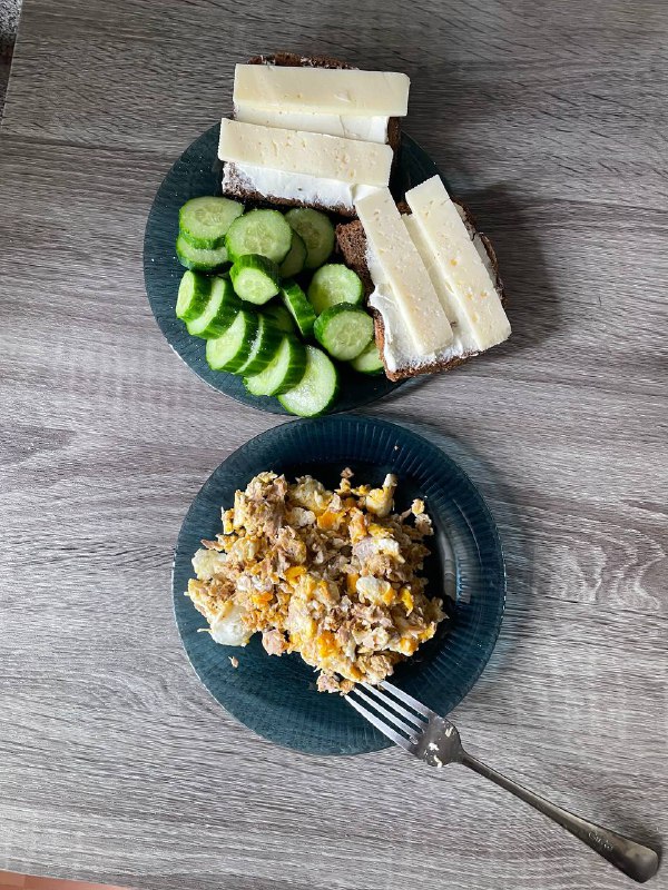 Scrambled Eggs With Cheese Sandwich