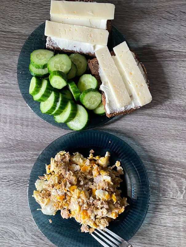 Scrambled Eggs With Cheese Sandwich And Cucumber Slices