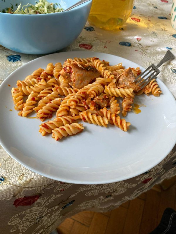 Pasta With Tomato Sauce And Chicken