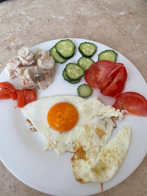 Mixed Plate With Fried Egg, Vegetables, And Chicken