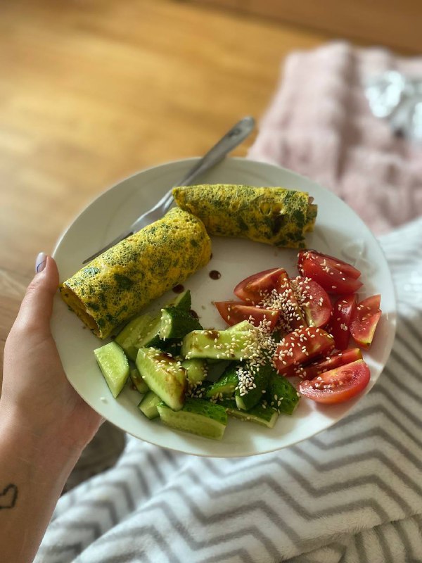 Spinach-herb Infused Crepe With Tomato-cucumber Salad