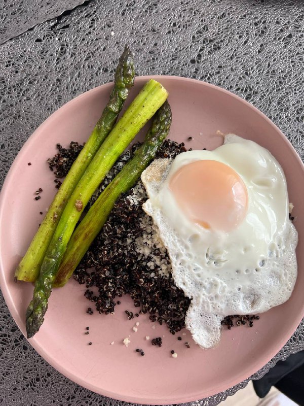 Fried Egg With Quinoa And Grilled Asparagus